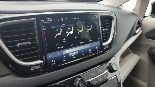 Certified 2024 Chrysler Pacifica Touring-L image 14