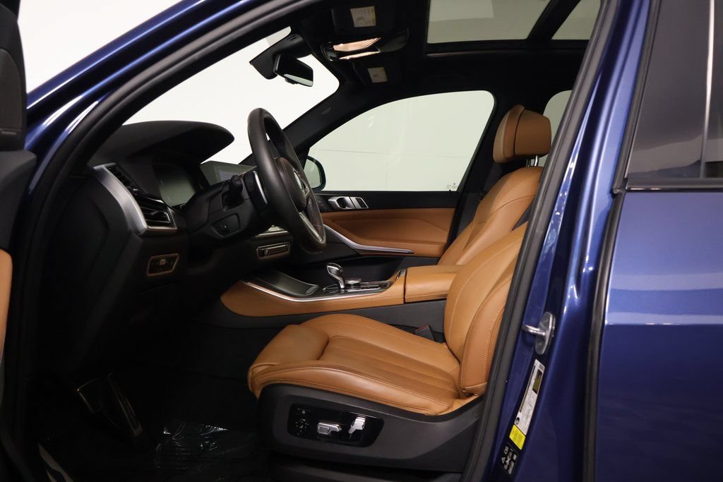 Used 2019 BMW X5 xDrive50i w/ M Sport Package AWD/4WD image 10