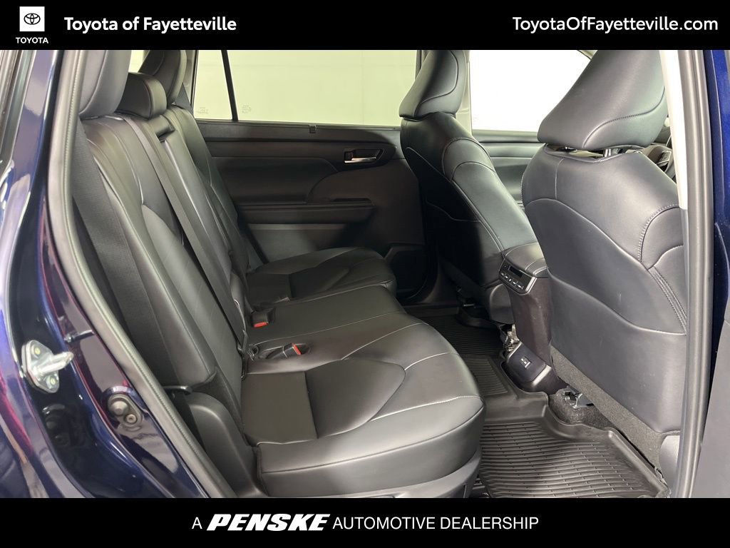 Certified 2025 Toyota Highlander XLE image 8