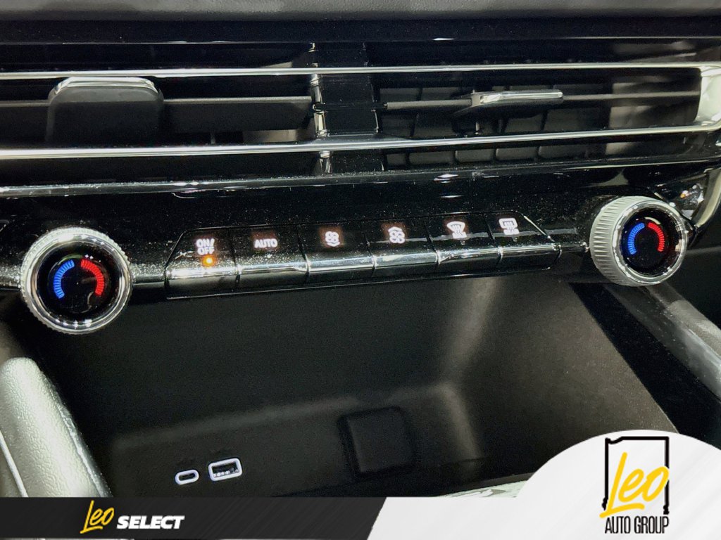 Used 2026 Chevrolet Traverse RS AWD/4WD image 19