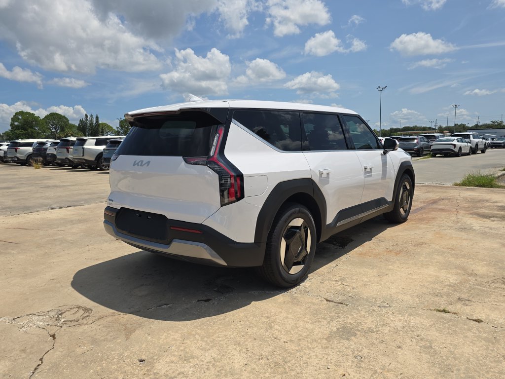 New 2026 Kia EV9 Light RWD image 8