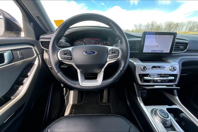 Used 2022 Ford Explorer XLT w/ Equipment Group 202A image 8