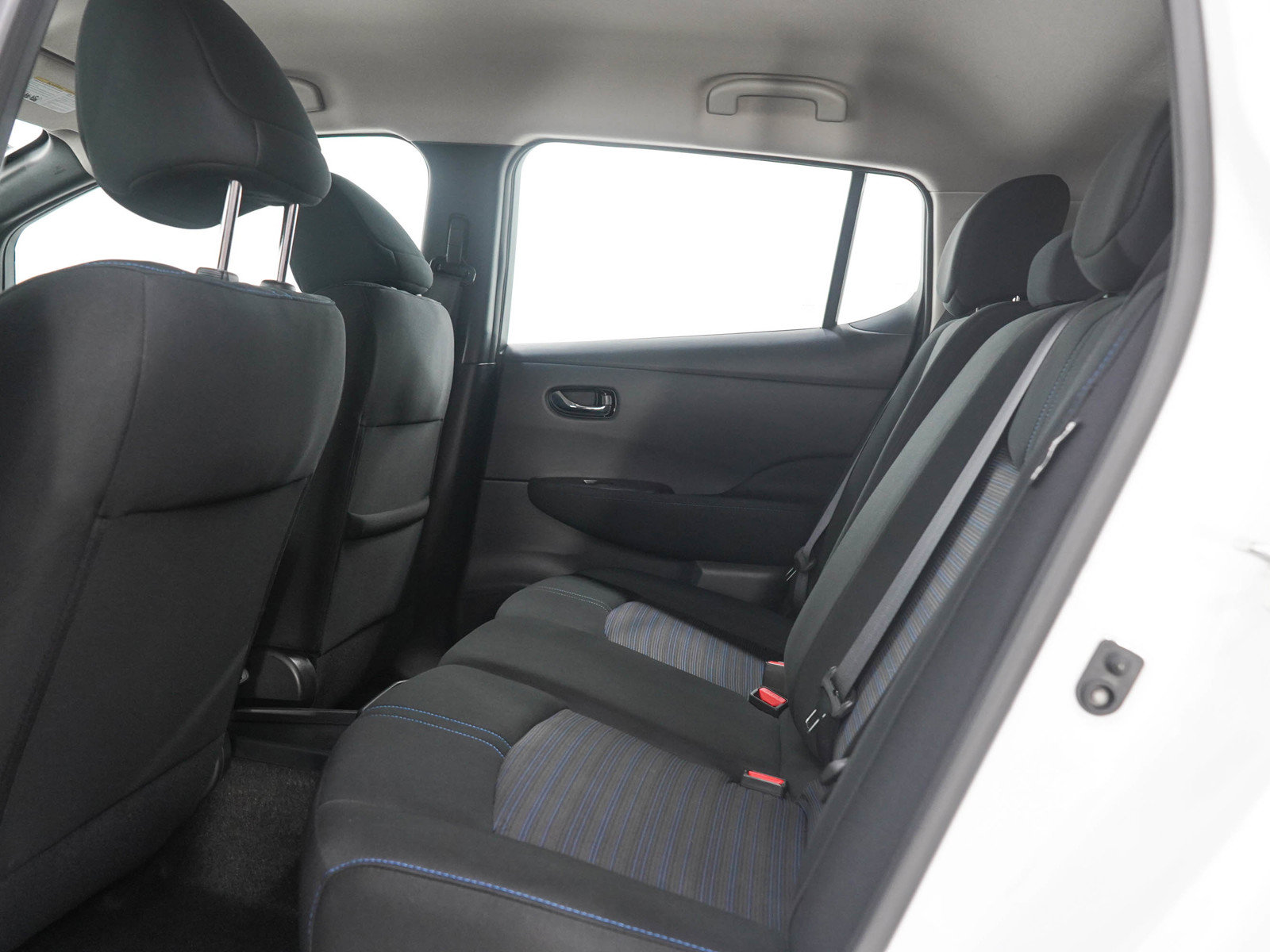 Used 2025 Nissan Leaf S FWD image 14