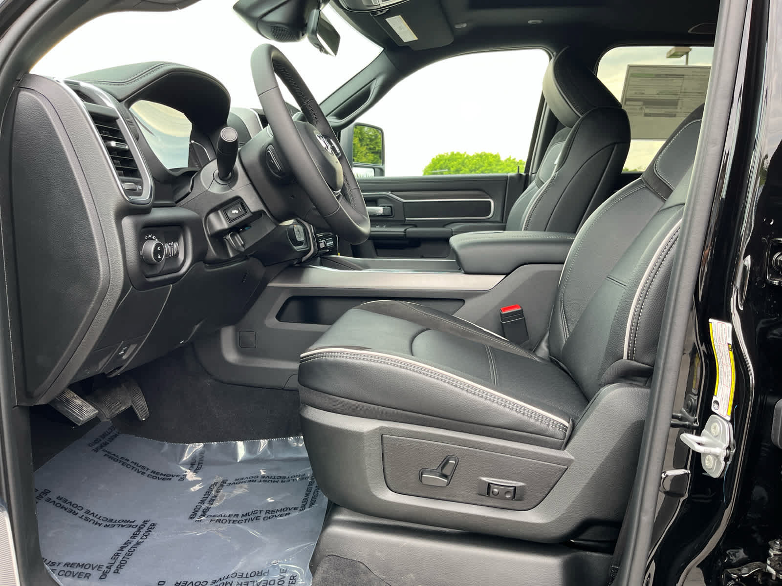 New 2026 RAM 3500 Laramie AWD/4WD image 10