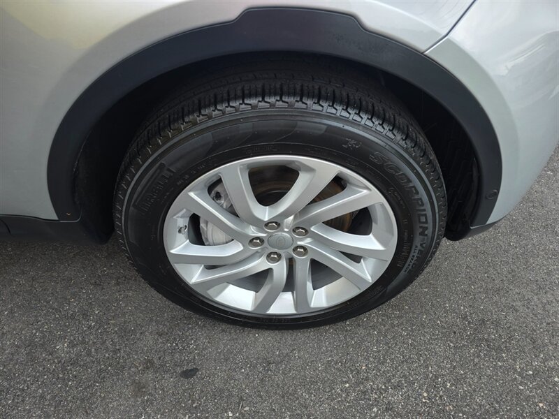 Used 2020 Land Rover Discovery HSE AWD/4WD image 32