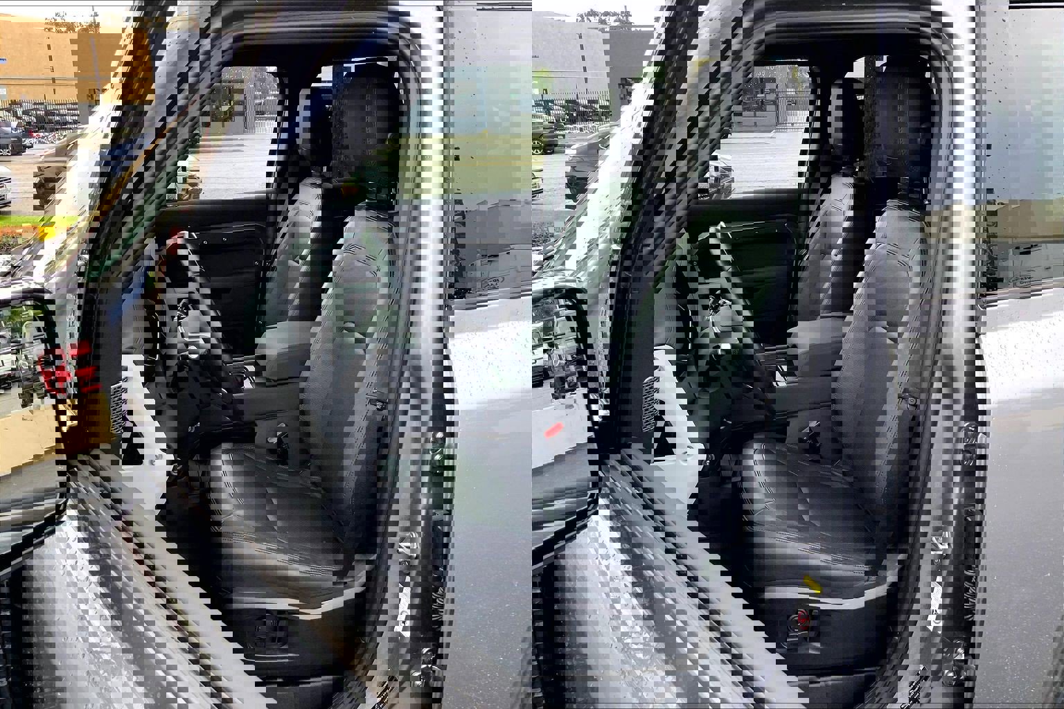 Used 2023 Land Rover Defender 110 SE image 8