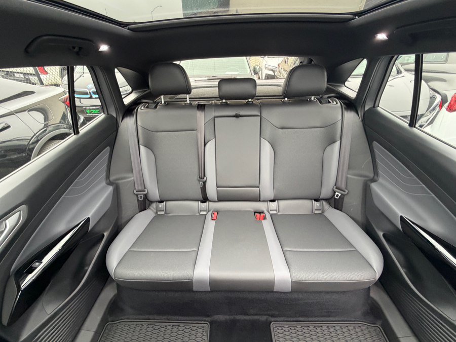 Used 2025 Volkswagen ID.4 Pro S RWD image 37