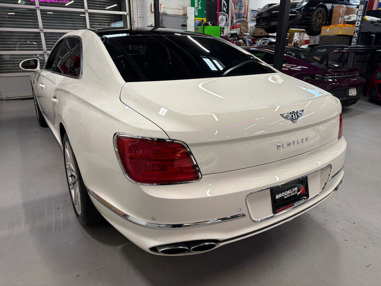 Used 2023 Bentley Flying Spur V8 AWD/4WD image 8