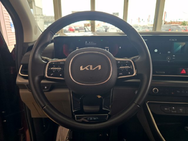 Used 2025 Kia Carnival FWD image 26
