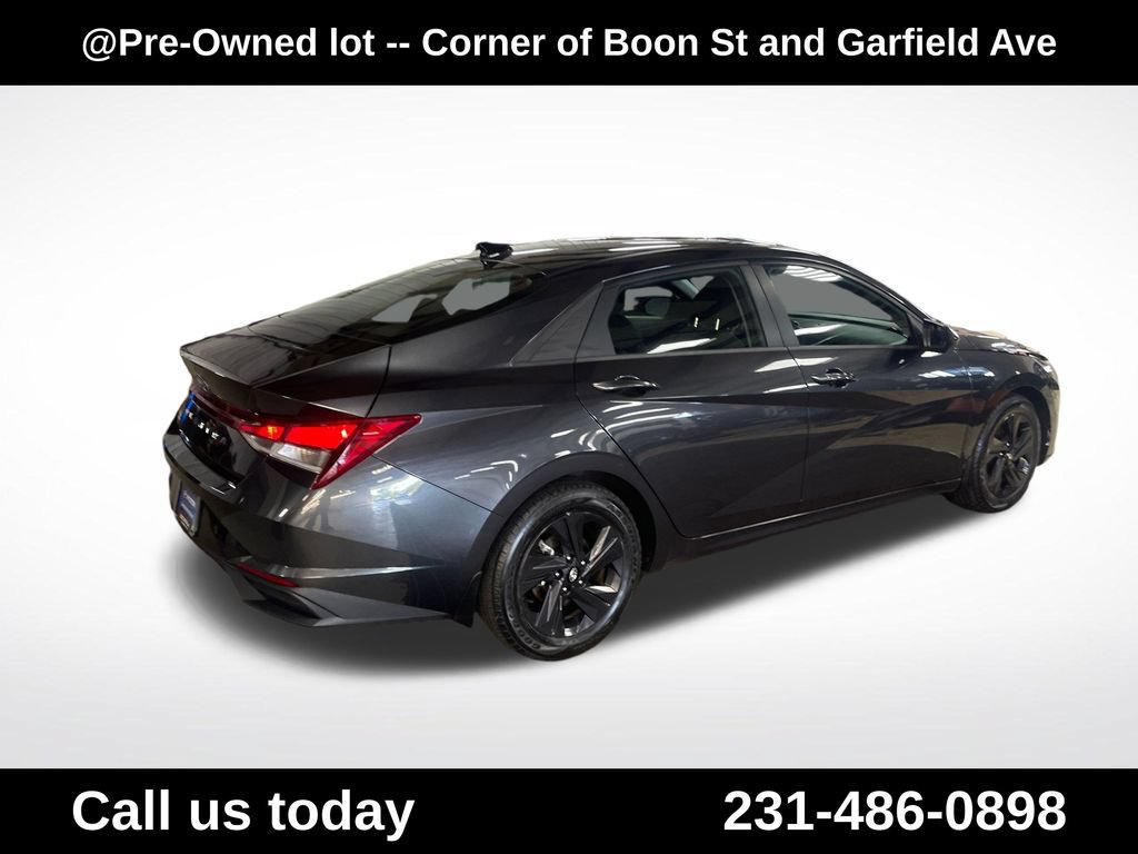Used 2022 Hyundai Elantra SEL w/ Convenience Package FWD image 5