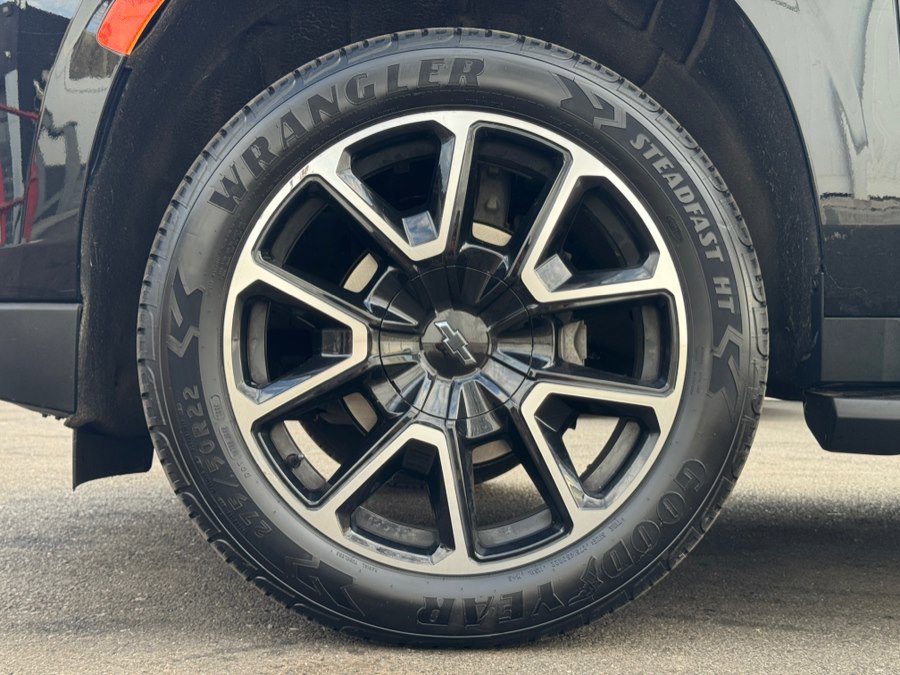 Used 2021 Chevrolet Suburban RST w/ Luxury Package image 15