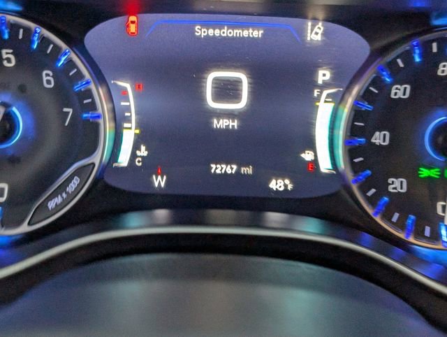 Used 2023 Chrysler Pacifica Touring-L image 14