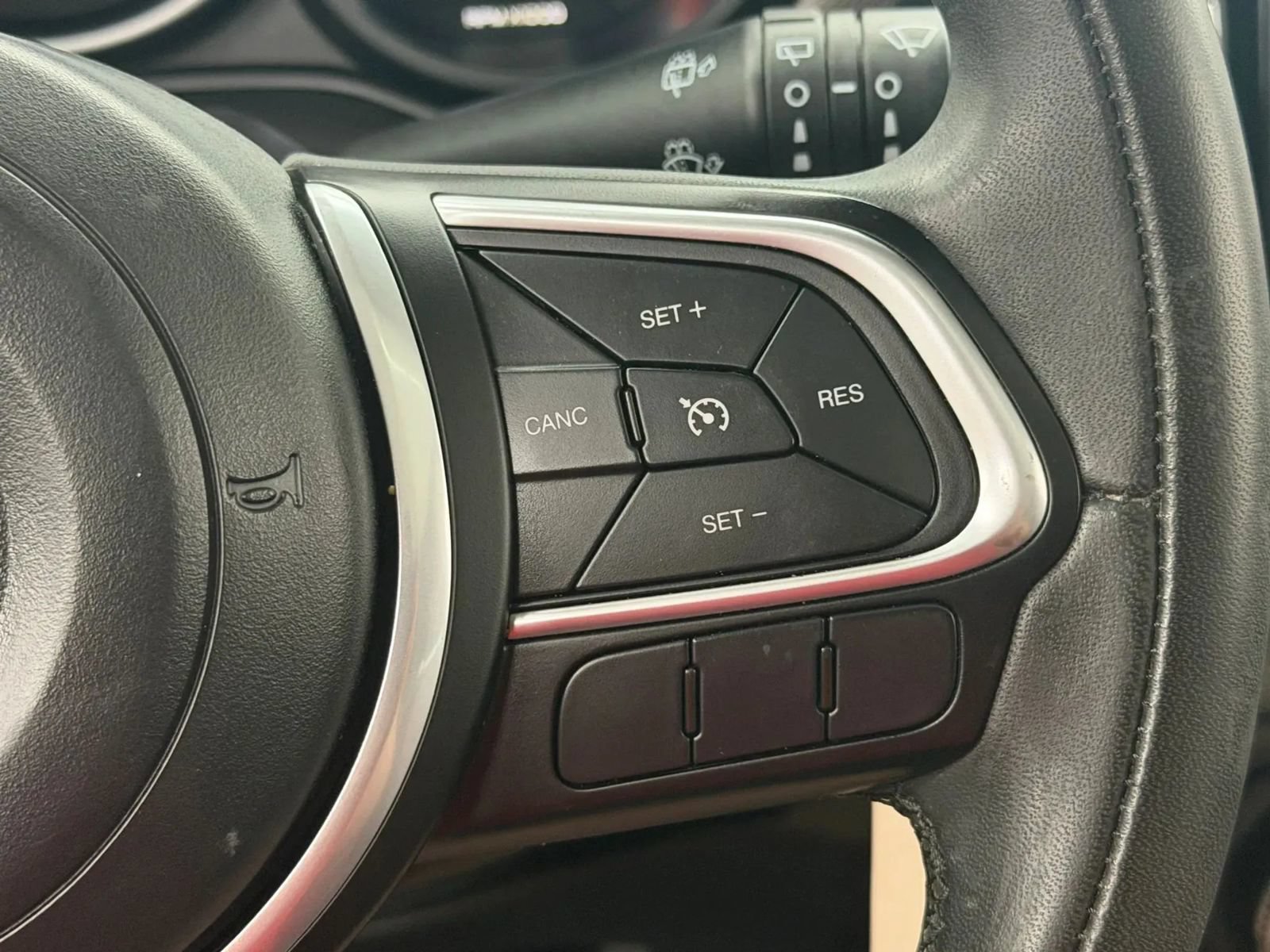 Used 2018 FIAT 500L Lounge FWD image 26