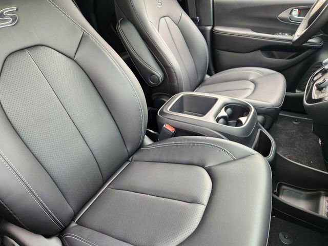 New 2026 Chrysler Pacifica Select AWD/4WD image 10
