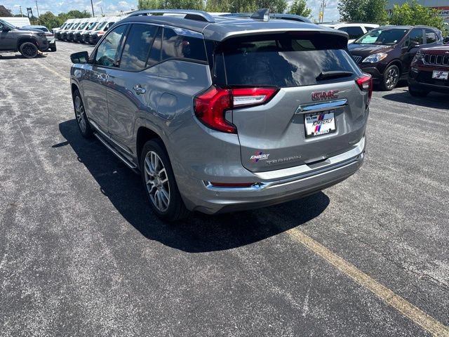 Used 2024 GMC Terrain Denali w/ Denali Premium Package AWD/4WD image 12