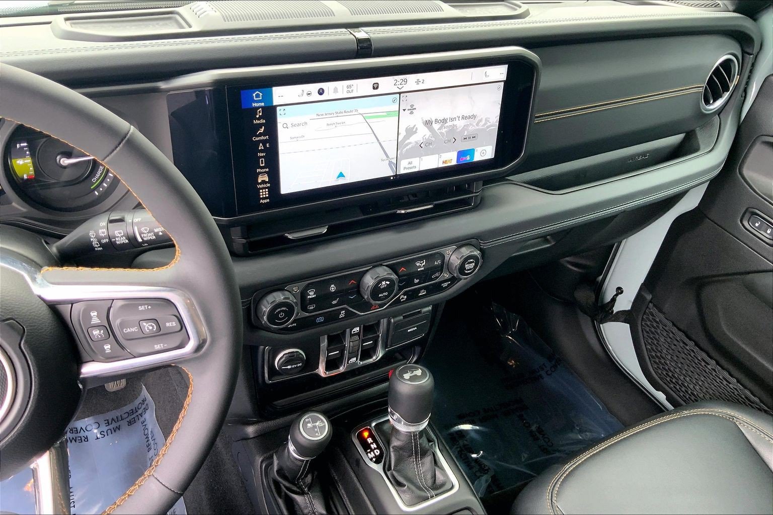 Certified 2024 Jeep Wrangler Unlimited Sahara w/ Technology Group AWD/4WD image 6