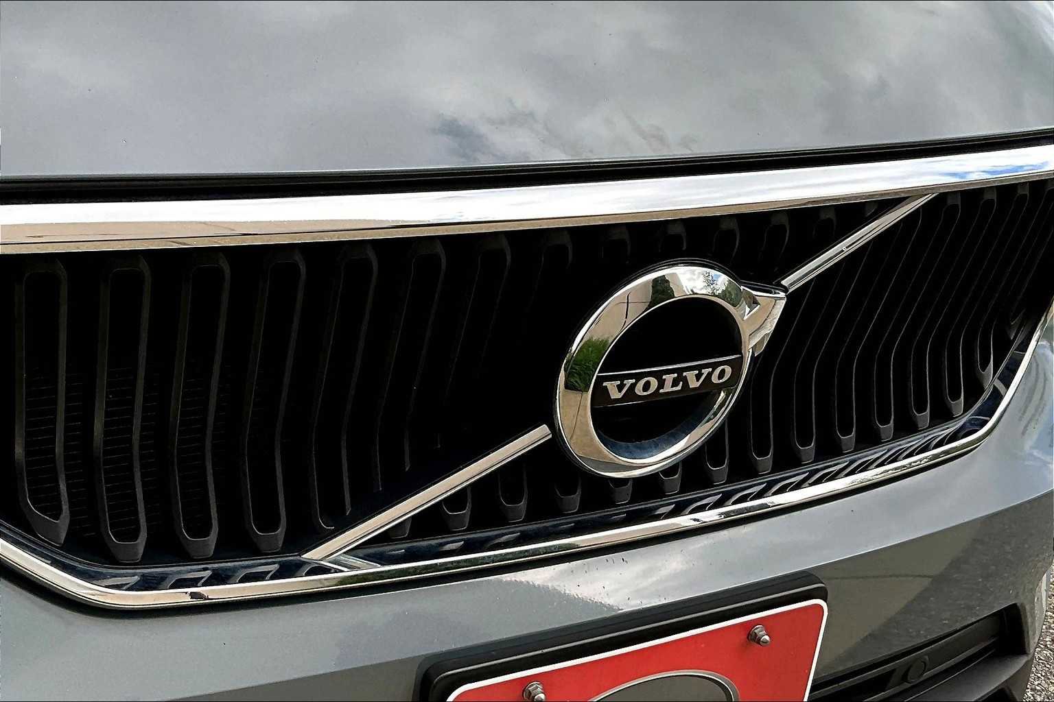 Certified 2022 Volvo XC40 T5 Momentum image 31