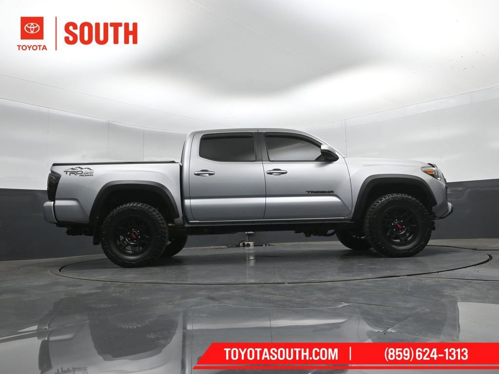 Used 2016 Toyota Tacoma TRD Off-Road AWD/4WD image 37