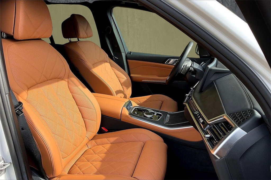 Used 2026 BMW X5 xDrive50e w/ Climate Comfort Package image 24