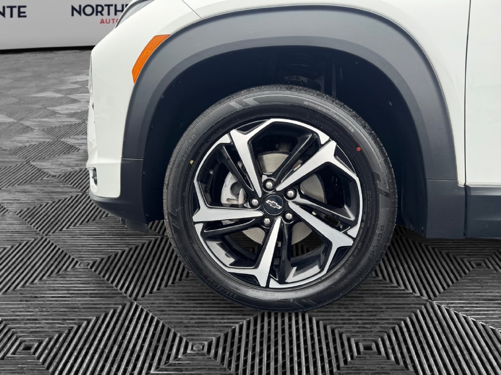 Used 2022 Chevrolet TrailBlazer RS w/ Sun and Liftgate Package AWD/4WD image 14