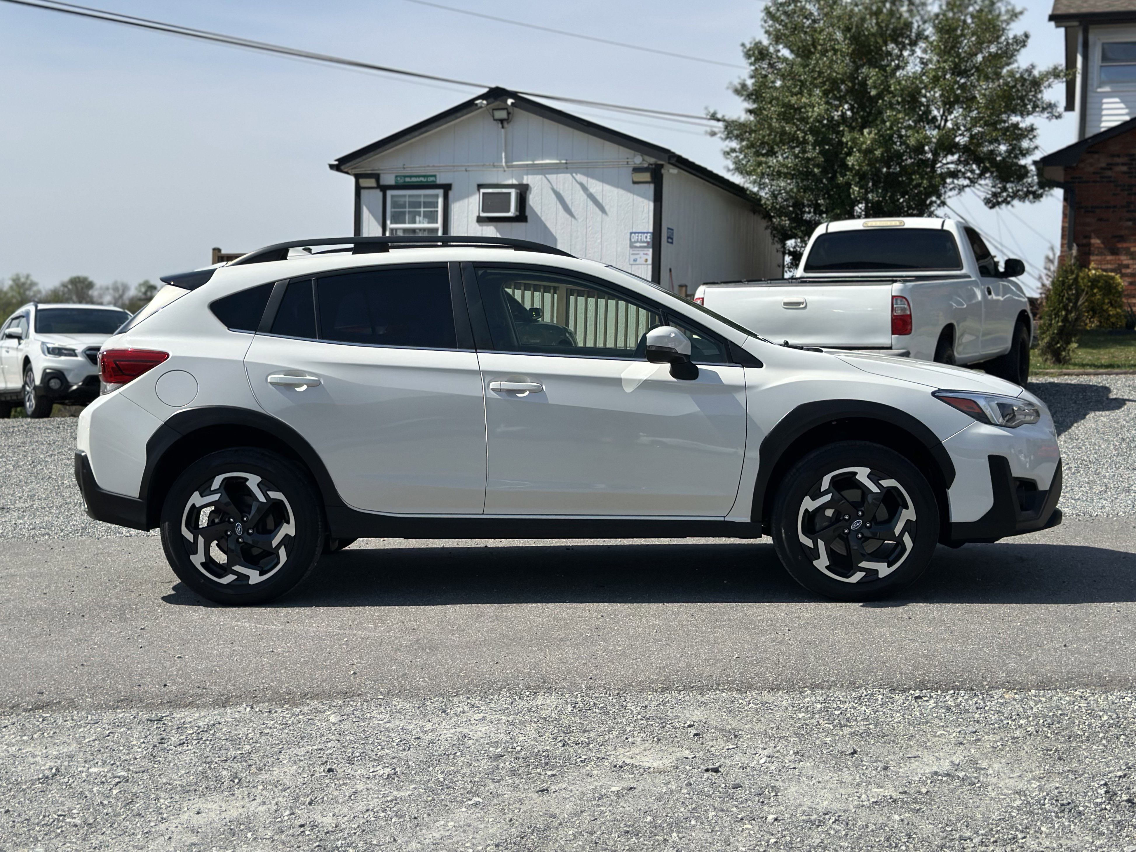 Used 2022 Subaru Crosstrek 2.5i Limited w/ Moonroof Package 2 AWD/4WD image 2