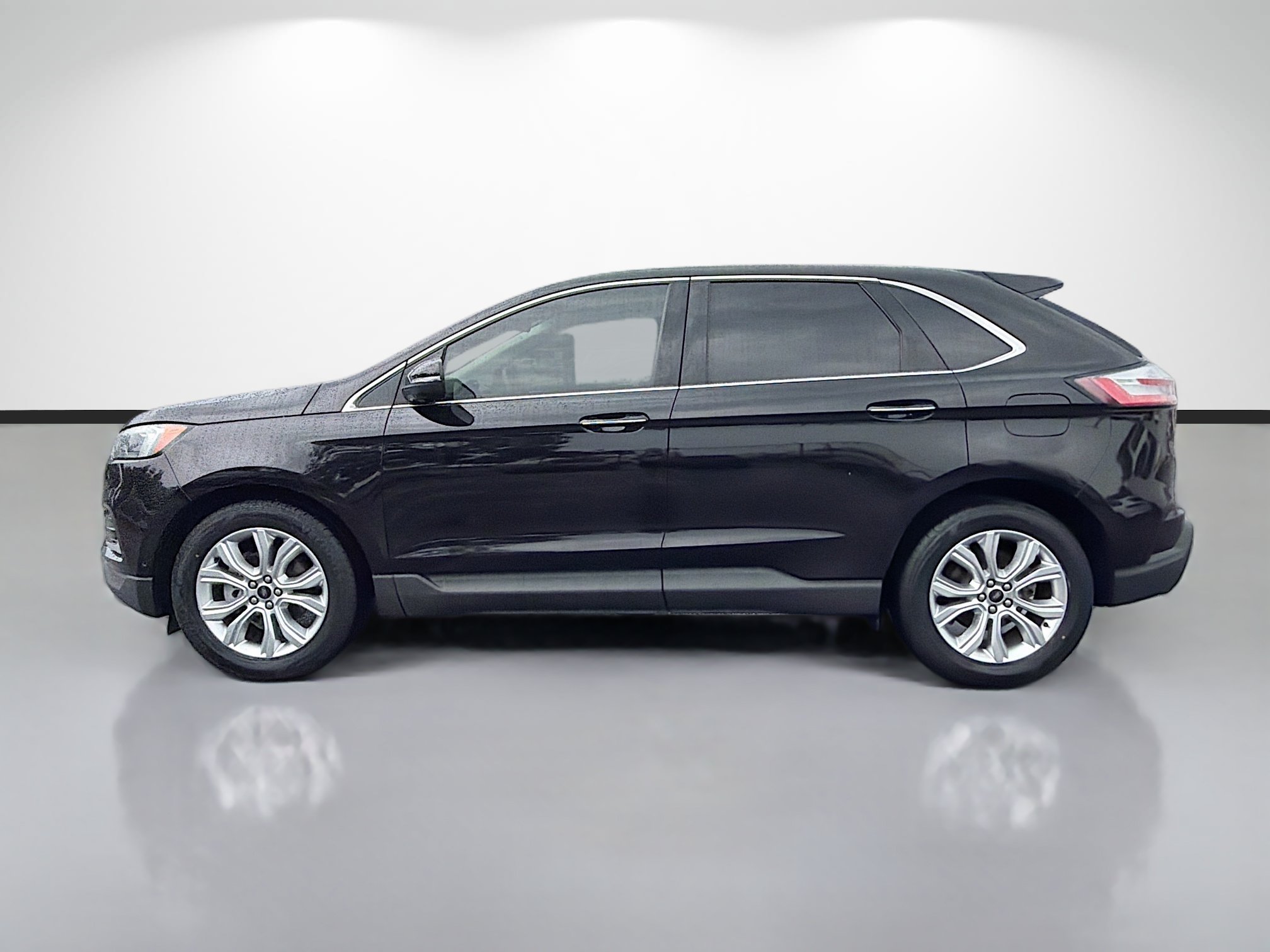 Used 2020 Ford Edge Titanium w/ Equipment Group 301A FWD image 6