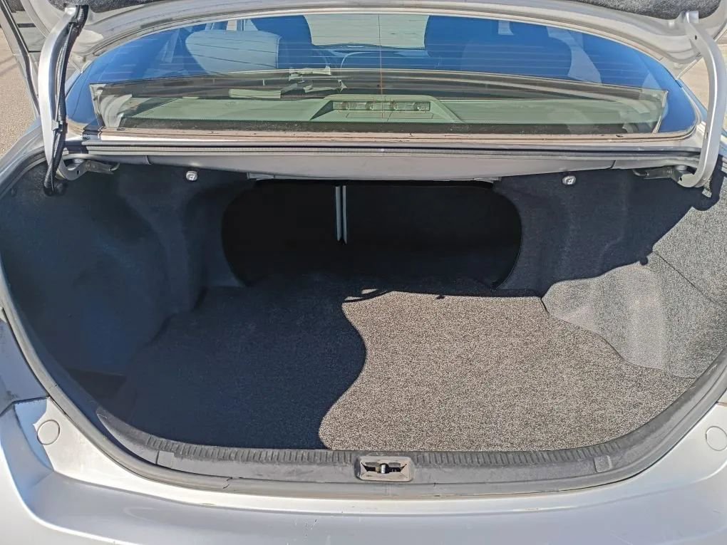 Used 2011 Toyota Camry XLE image 17