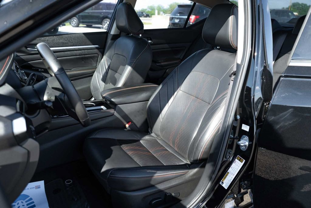 Used 2024 Nissan Altima 2.5 SR w/ SR Premium Package image 13