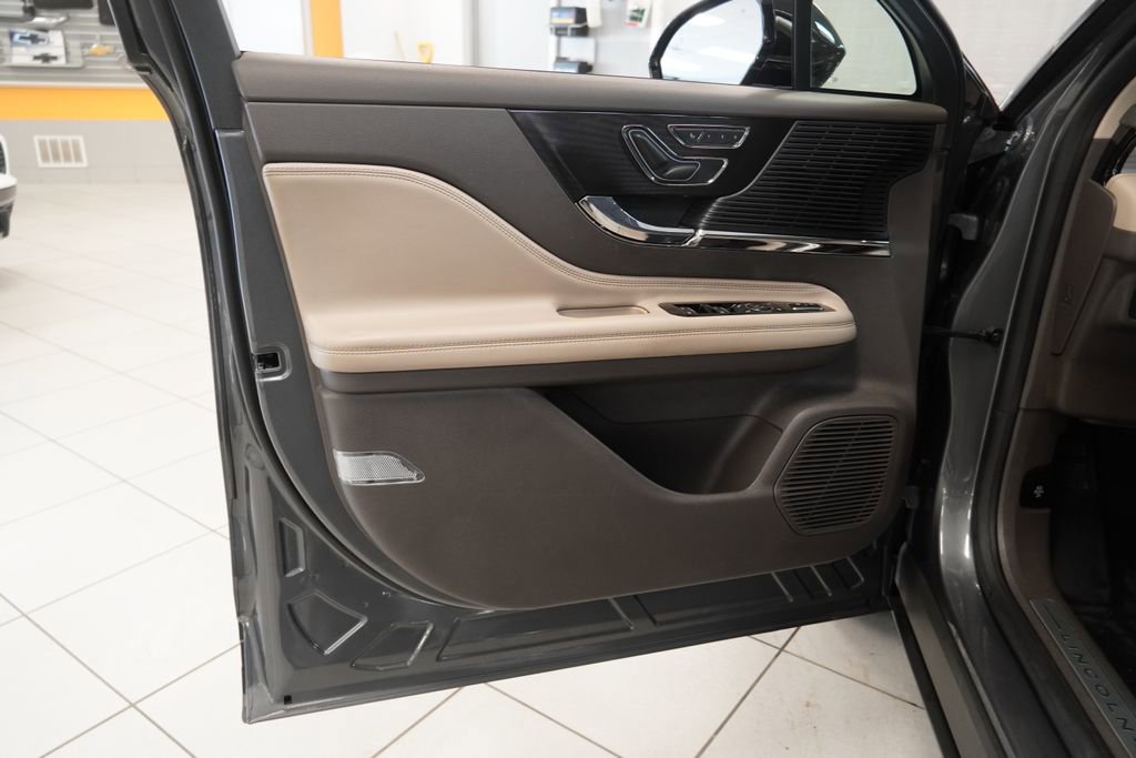 Used 2022 Lincoln Corsair AWD w/ Equipment Group 101A image 6