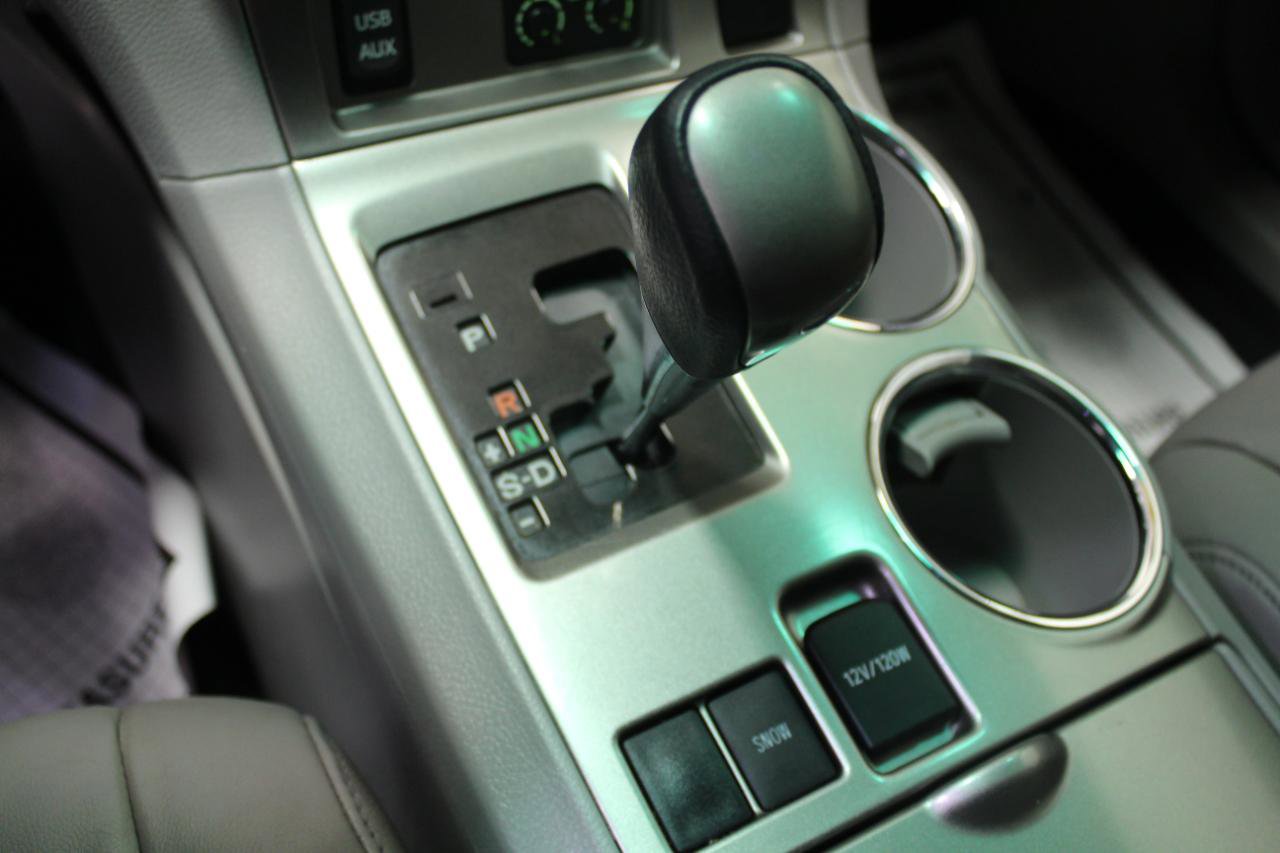Used 2013 Toyota Highlander SE FWD image 16