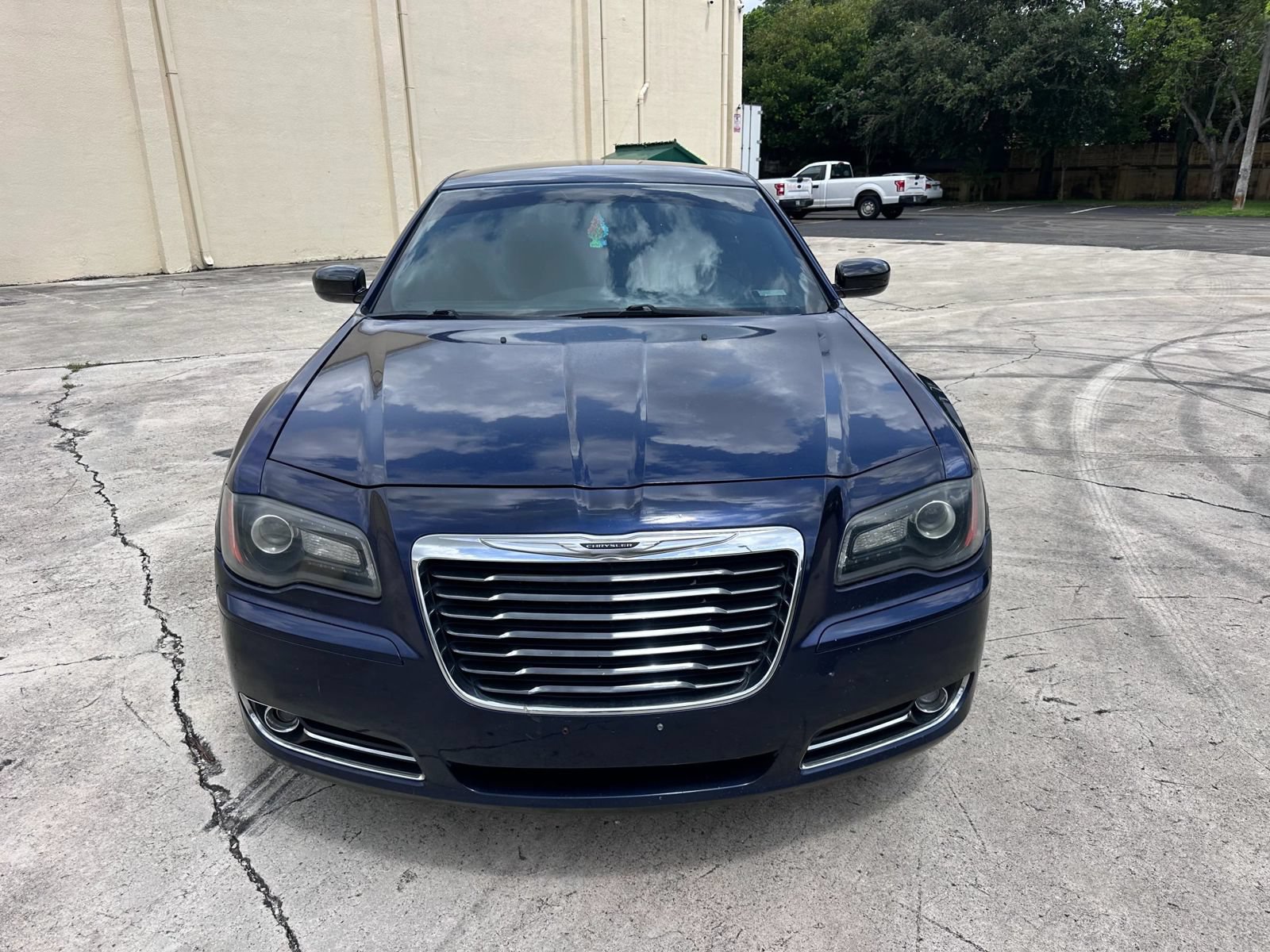 Used 2013 Chrysler 300 S RWD image 2