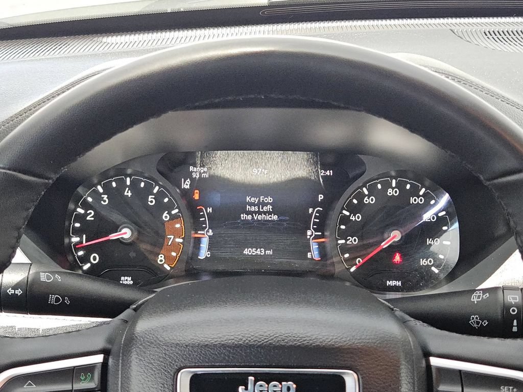 Used 2025 Jeep Compass Latitude w/ Sun & Sound Group AWD/4WD image 26