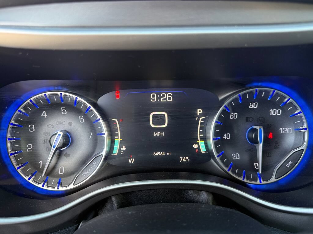 Used 2024 Chrysler Pacifica Touring-L FWD image 33