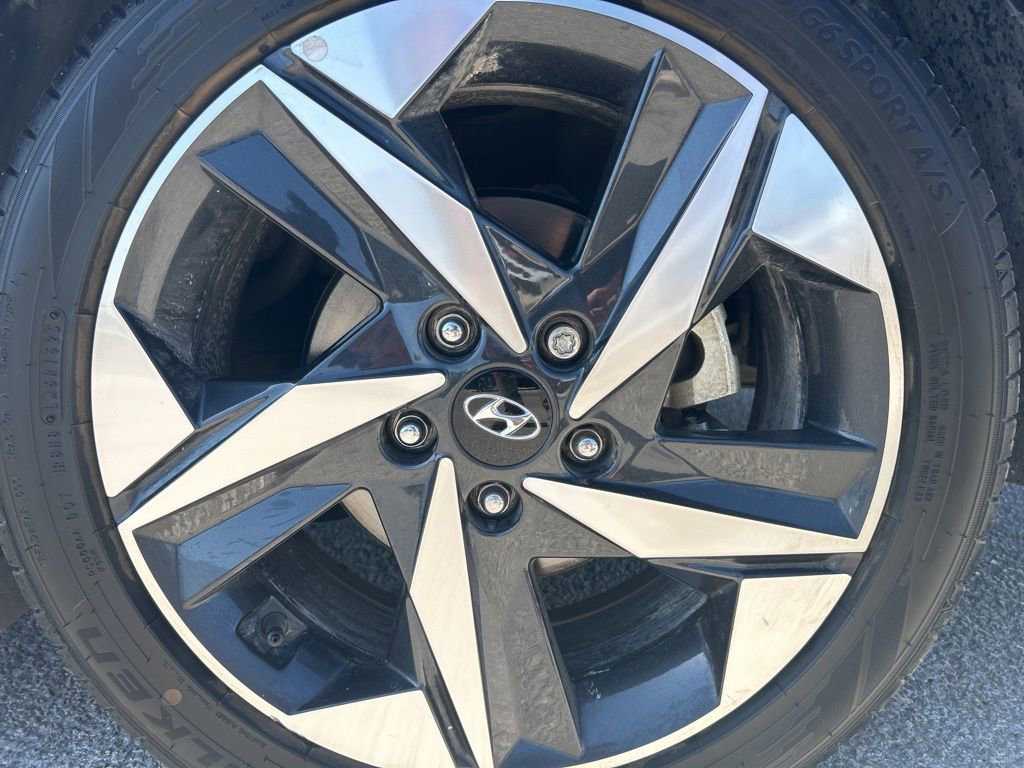 Used 2023 Hyundai Elantra Limited image 17