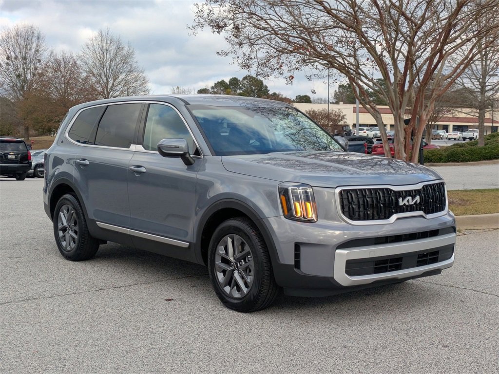 Used 2024 Kia Telluride LX image 2