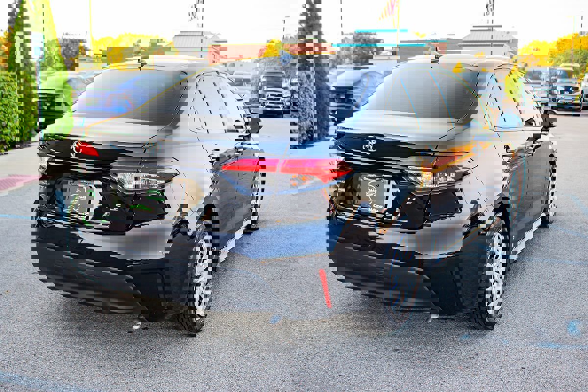 Used 2024 Toyota Corolla LE image 9
