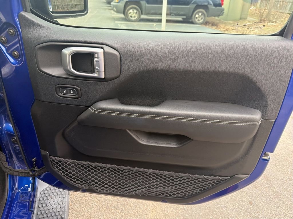 Used 2018 Jeep Wrangler Unlimited Sahara image 24