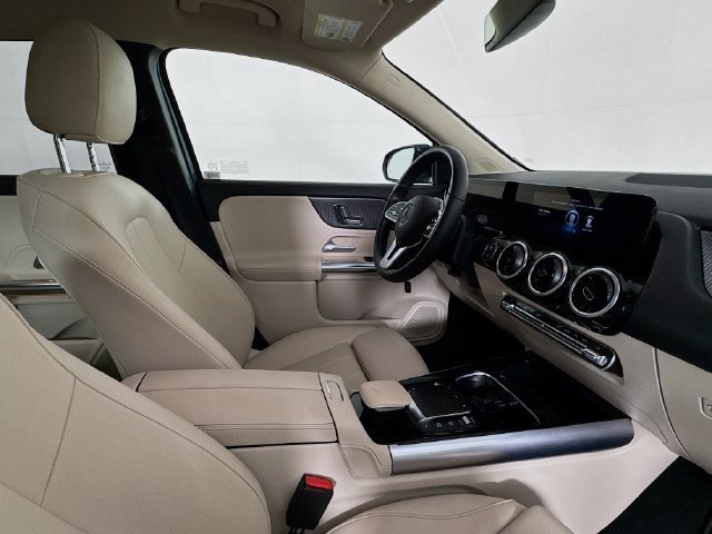 Used 2023 Mercedes-Benz GLA 250 4MATIC w/ Premium Package image 25