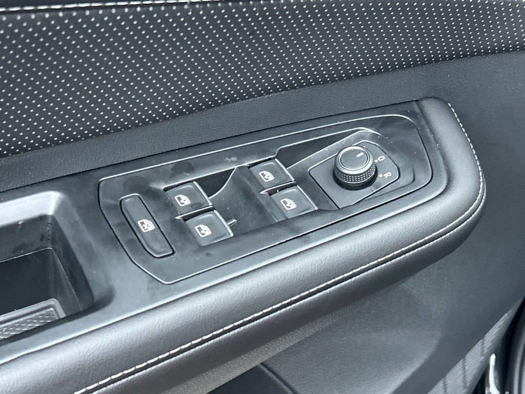 New 2026 Volkswagen Atlas Cross Sport SE FWD image 18