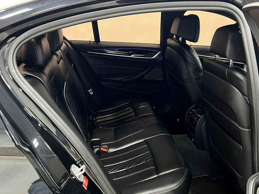 Used 2018 BMW M550i xDrive image 33