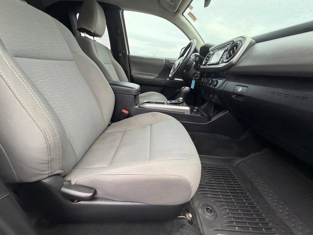 Used 2018 Toyota Tacoma SR5 AWD/4WD image 39