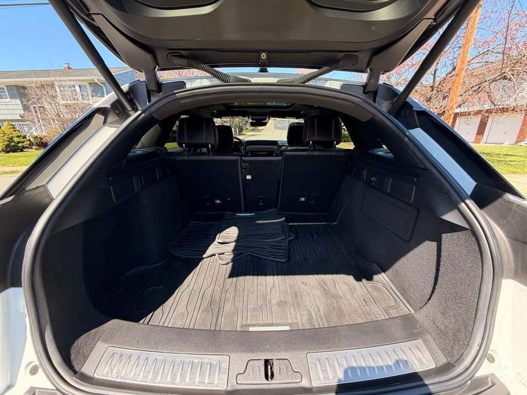 Used 2019 Land Rover Range Rover Velar R-Dynamic SE image 19