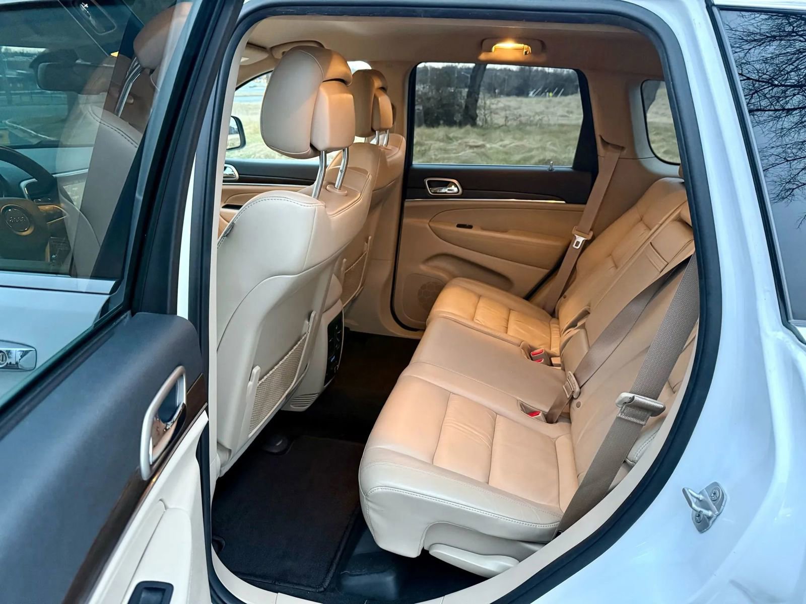 Used 2014 Jeep Grand Cherokee Limited image 14