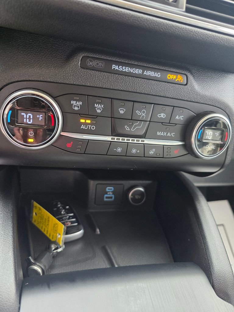 Used 2020 Ford Escape Titanium image 18