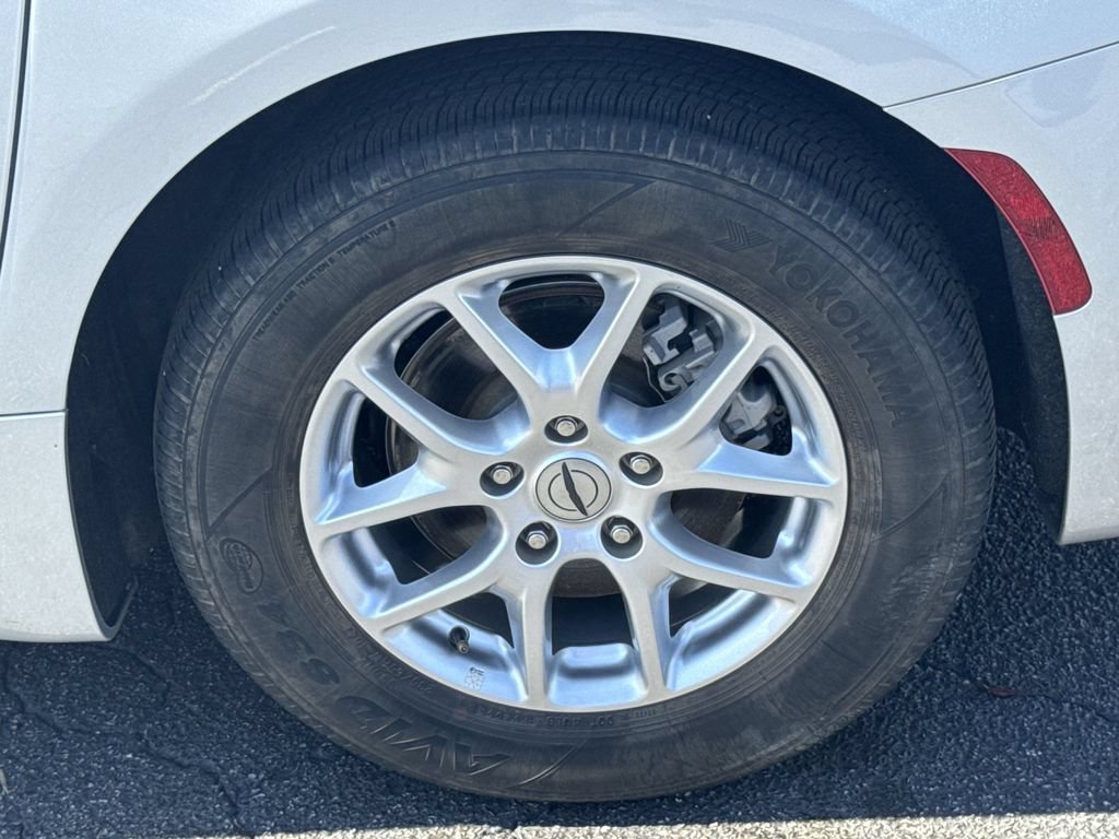 Used 2024 Chrysler Pacifica Touring-L FWD image 18