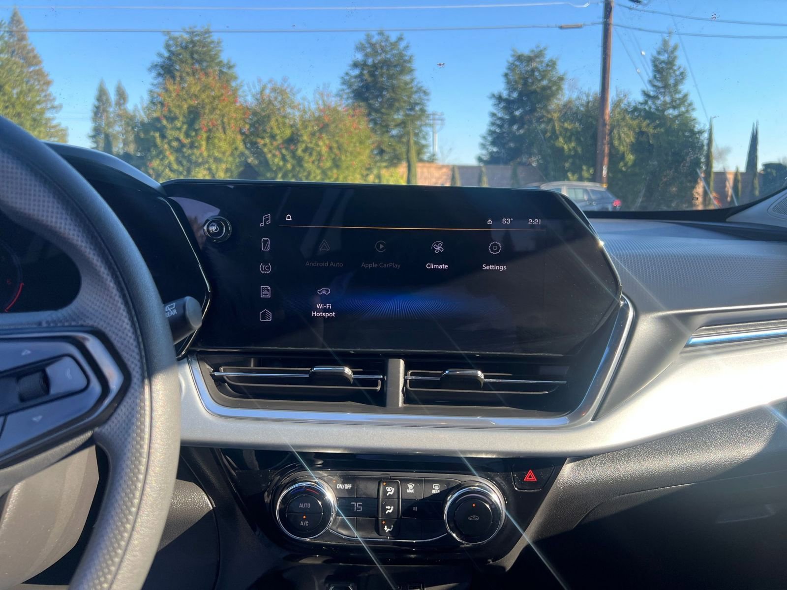 Used 2025 Chevrolet Trax LT image 21