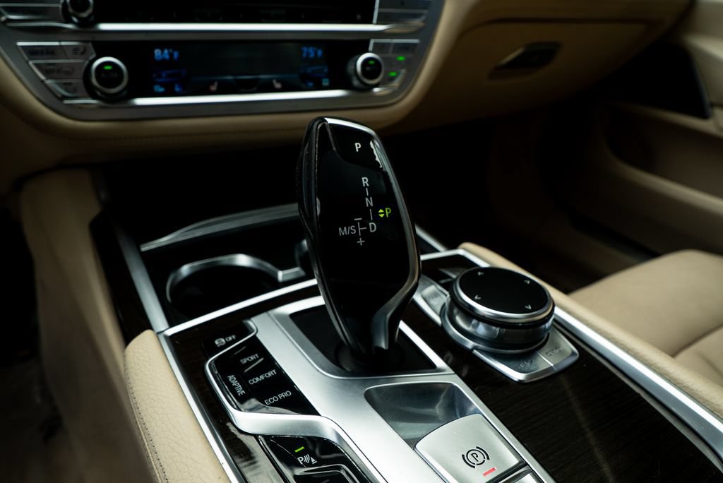 Used 2018 BMW 740i RWD image 32