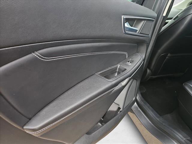 Used 2023 Ford Edge Titanium image 11