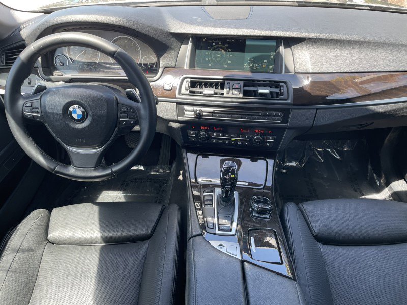 Used 2014 BMW 550i Sedan w/ Executive Package RWD image 13