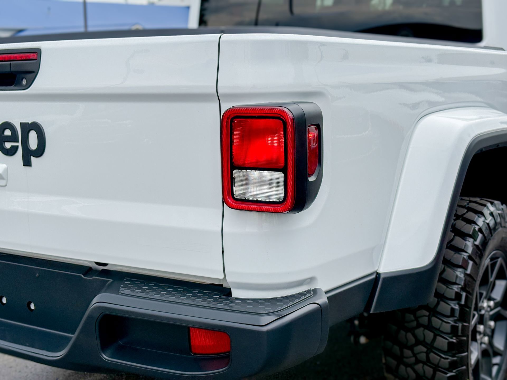 Used 2025 Jeep Gladiator Sport AWD/4WD image 21